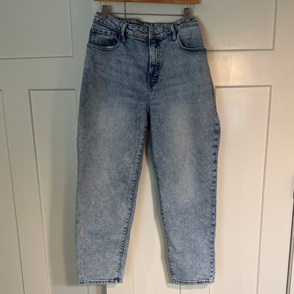 Old Navy High-Waisted Jeans loose jeans straight leg. Size 16